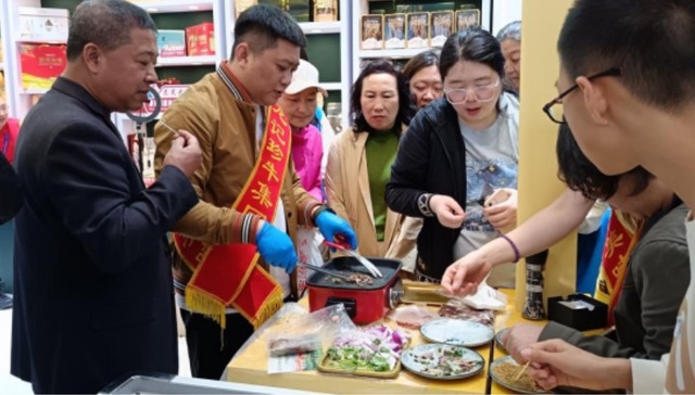 “哈洽”观察｜北纬47°黄金牧场“烹”出的“牛经济”