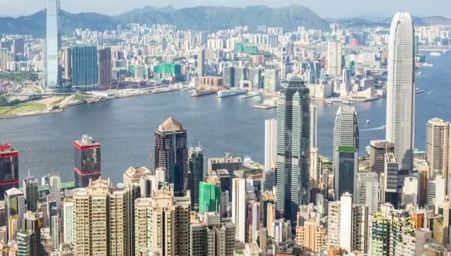 “泡泡玛特们”在港股暴涨，消费股打出“翻身仗”