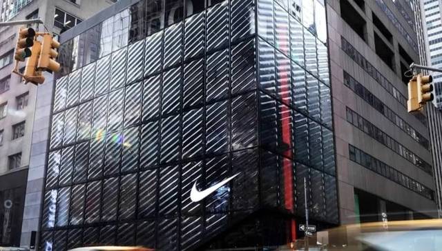 TOPBRAND | 朴朴超市拟赴港IPO；OpenAI收购AI设备公司io；Nike将调整全线产品价格；沃尔玛将裁员