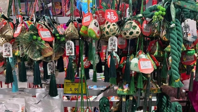 冰城双节“粽”享新意：非遗潮玩遇童趣 消费市场掀热浪