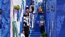 火爆全網(wǎng)！“摩洛哥藍(lán)色小鎮(zhèn)”助力冰城文旅“破圈出?！? class=