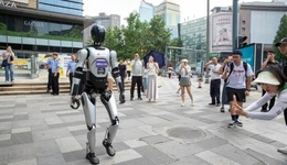 今天，来自成都高新区的机器人大显身手