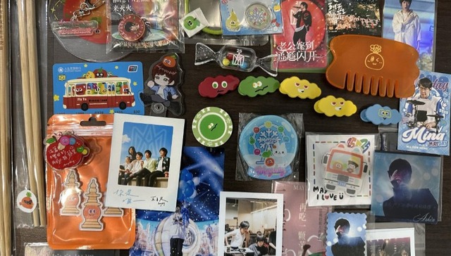 演唱会经济观察 | 粉丝“物料”交换：情感货币如何激活柔性供应链