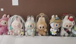 LABUBU成年輕人理財(cái)新寵，有人搶貨轉(zhuǎn)賣已賺50萬，有人“囤娃”坐等升值