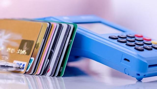 “618”银行掀起信用卡抢客战，绑卡可得“1元钱外卖”，分期甚至能0息