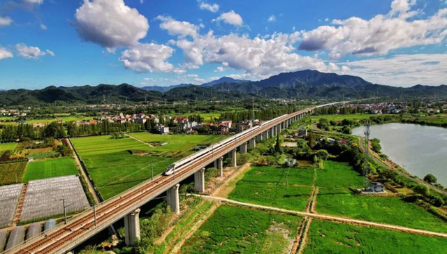 运行时间压缩2小时03分，上海至昆明高铁最快9小时35分可达