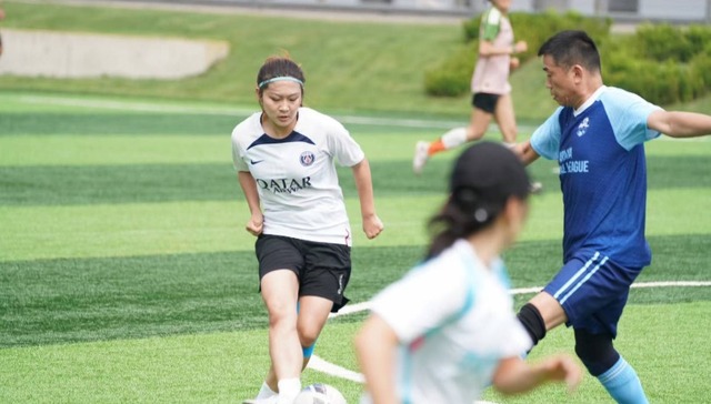 冰城玫瑰：一支草根女足的追梦之路