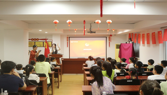 00后宣讲团走进社区，党史学习“活”起来