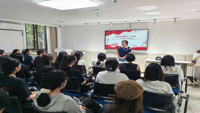 校地联建把党课搬进社区 青年党员沉浸式感悟初心使命