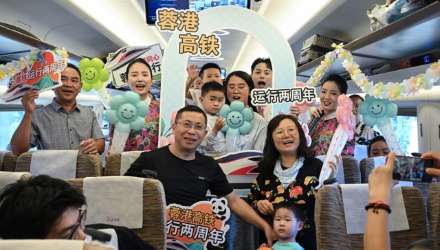 蓉港高铁运营两年，运送旅客超300万人次