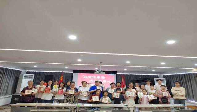 “00后”大学生用非遗技艺破解廉洁密码