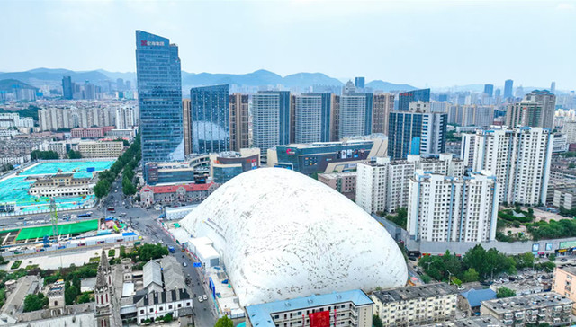 当“大白”气膜邂逅百年洪楼，彰显济南市历城区的绿色发展之路