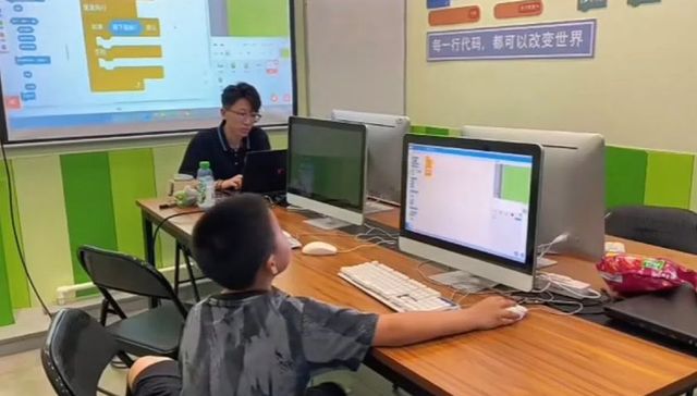 经济观察 | 暑期编程培训再掀热潮，哈尔滨家长为何青睐这个“新赛道”？