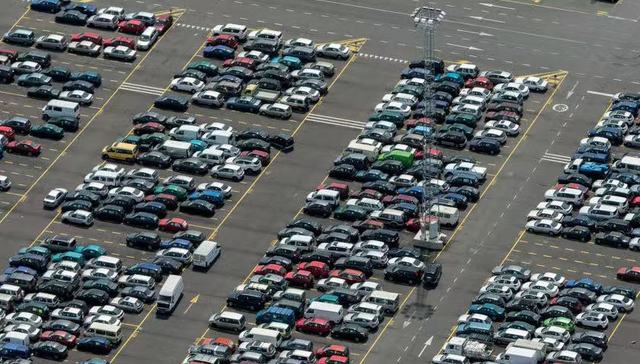 卖车还赚钱吗？阵痛中的二手车市场：新车降价倒逼转型，出海或成突破口