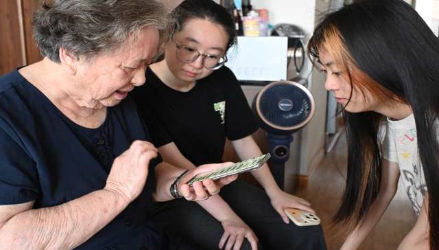 宁波大学生暑期住进养老院 十天“忘年交”收获别样友谊