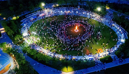 家門口的火把節(jié)，這個(gè)小區(qū)再次上演中國式浪漫！