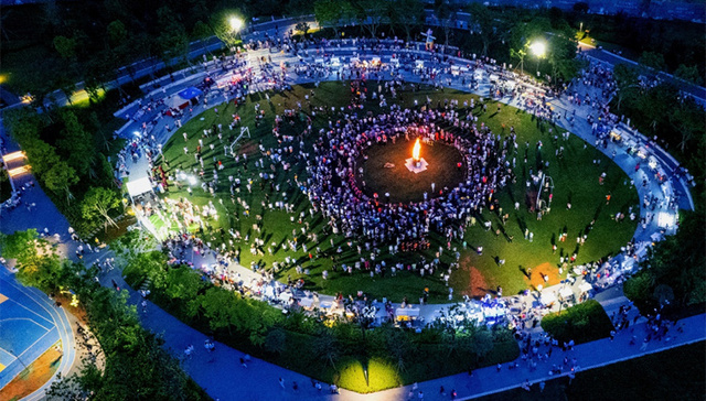 家门口的火把节，这个小区再次上演中国式浪漫！