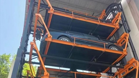 “摩天輪”式垂直循環(huán)立體車庫亮相冰城：兩車位空間可停20輛車