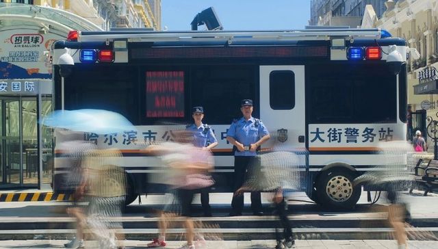 “一景一策”！冰城“警察蓝”护航游客畅玩