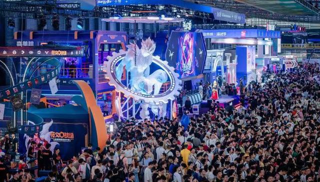 人潮涌入ChinaJoy：国产3A爆发、大厂新游火力全开、机器人足球惊艳全场