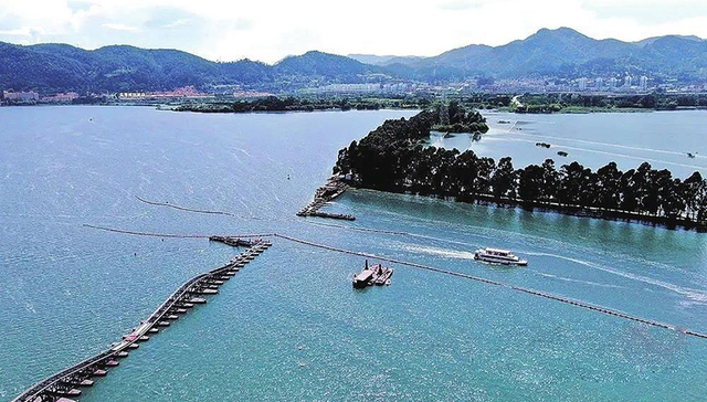 滇池草海第3座浮桥，预计9月下旬建成