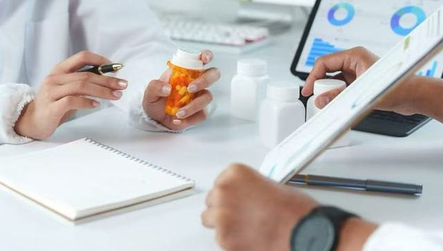 破解高值药支付困局，商保创新药目录满月考，专家：“以量换价”或需替代机制