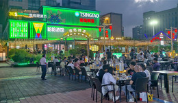 第35屆青島國際啤酒節(jié)嶗山會場，碰杯聲里藏著兩代人的狂歡密碼