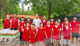 河北鹿泉：暑期公益踐環(huán)保 社區(qū)關(guān)懷暖人心