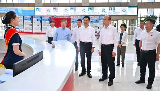 许勤到哈尔滨市调研卫生健康工作并向医务工作者致以节日问候