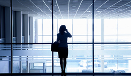 一个95后女生，买下一家上市公司