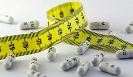 减肥药巨头的中场战事：诺和诺德刀刃向内，礼来加码口服药，国产GLP-1“围剿”司美