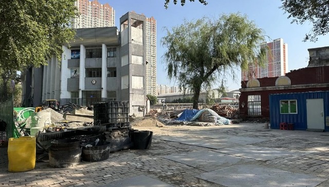 围挡内外：一座老体育场的记忆与未来