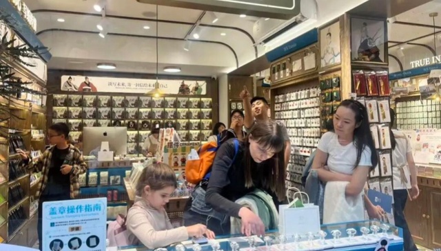 同比增长57.35%！外国人来成都，越玩越“丝滑”