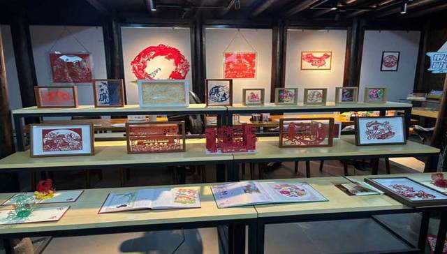 清廉剪纸展亮相宁波家风馆，校地联动传递廉洁力量