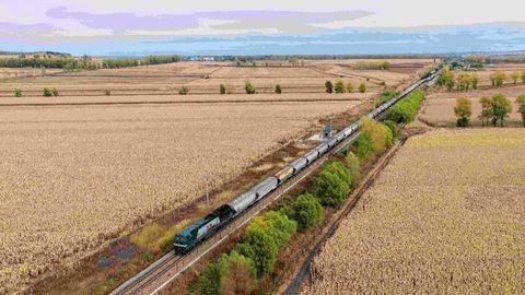 黑龍江開行今年首趟糧食集港圖定直達貨運班列