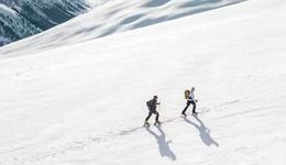 千人被困珠峰暴雪背后：疯狂徒步与失控的“内啡肽”