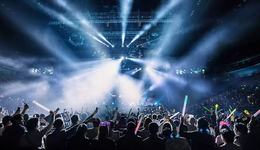 周杰伦入抖3个月粉丝超2300万，巨星传奇又盯上卡牌生意，有粉丝囤10套冲销量