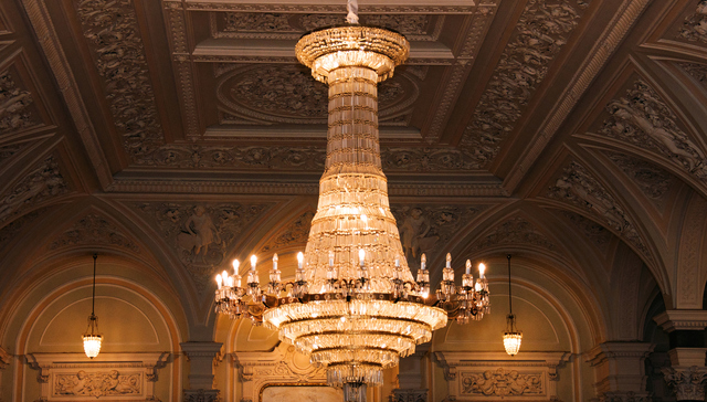 全球最大豪华酒店业主，8年痛失70家酒店