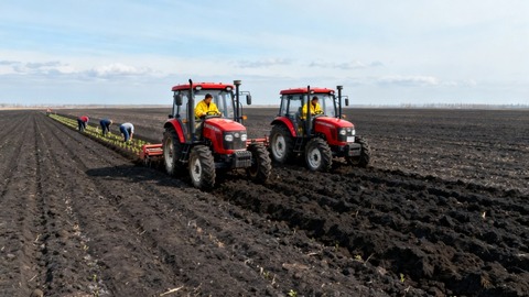 黑龍江推廣深松整地技術(shù)，為土地“舒筋活絡(luò)”促豐收