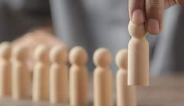 助贷新规24%利率红线压顶，消金老将周文龙如何破局？