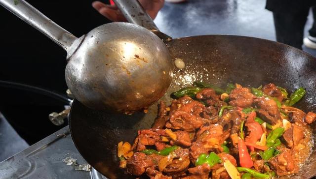 时评 | “名菜”经济学：枣庄辣子鸡的升级与突围