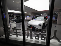 吉利战略收缩，李书福的儿子也不能例外