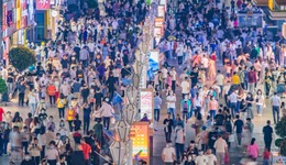 本地生活赛道，进入“组团作战”时代