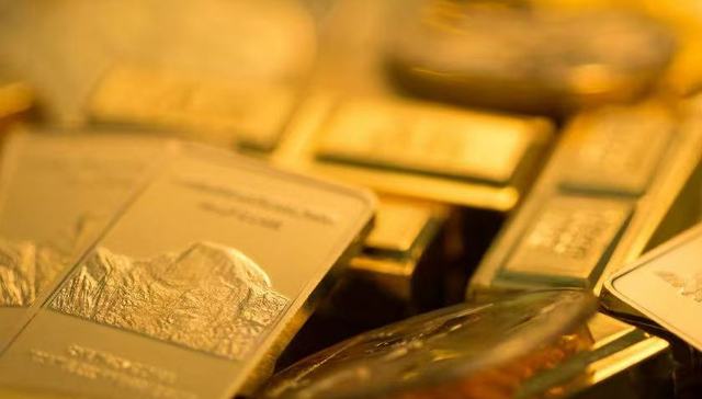 国际金价闪崩：深圳水贝挤满消费者，有人勇敢加仓，有人称“跌到900再买”