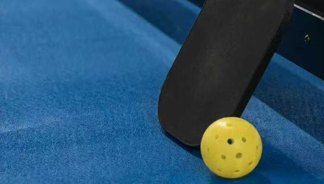 年轻人捧红匹克球，有教练暑假月入6万，河南工厂：比卖羽毛球拍挣钱