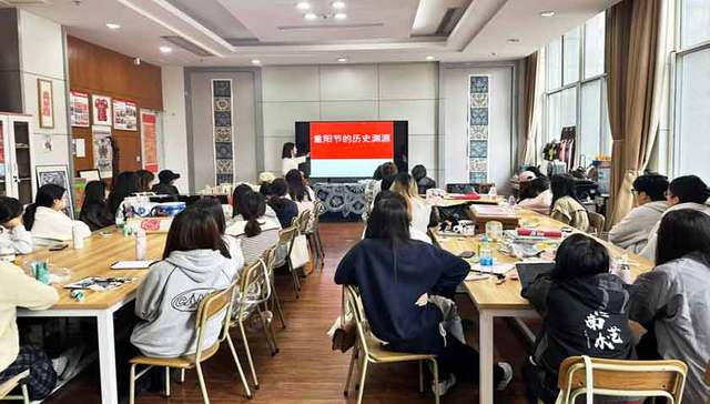 重阳敬老添新意 大学剪纸课堂传美德