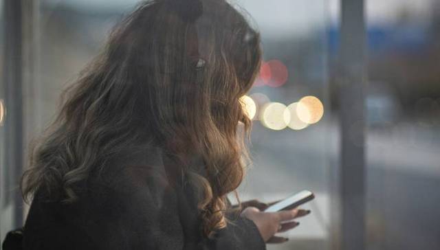 “精英作家”直播翻车：我们还要追捧多少“伪女性榜样”？