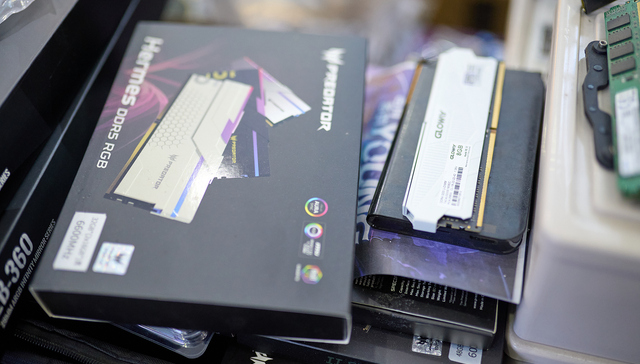 价格翻倍的“金条”，等等党组不起电脑