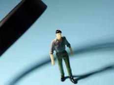 宁德时代询价转让受追捧，533亿元资金参与认购，创始股东或套现172亿元