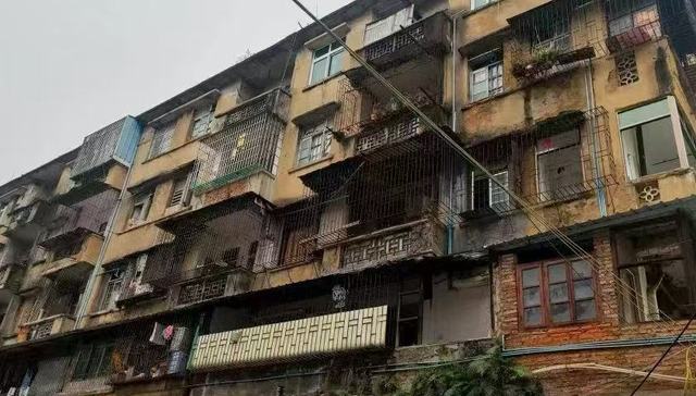 老旧住房自主更新的经济账：花30万改造，换1.6倍增值，自掏腰包值不值？